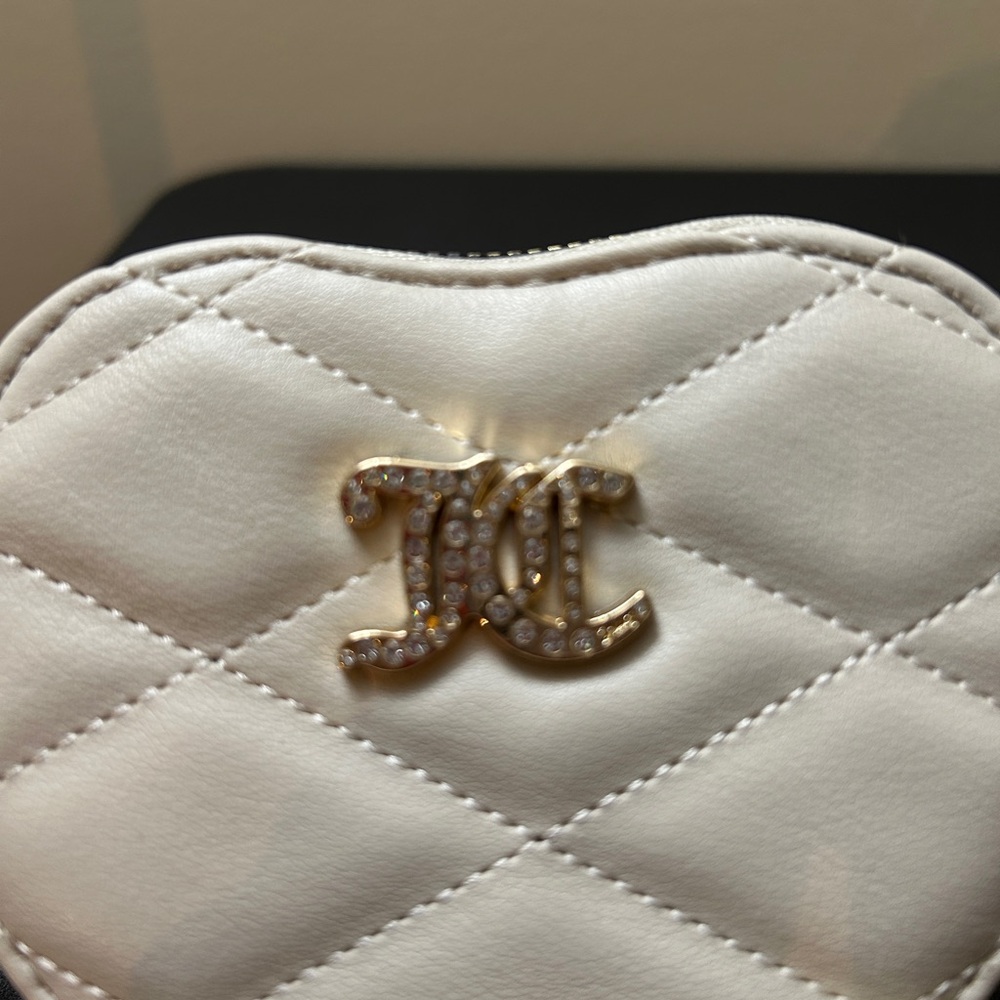 GIFTED Juicy Couture Quilted Heart Wristlet - Picture 2 of 7